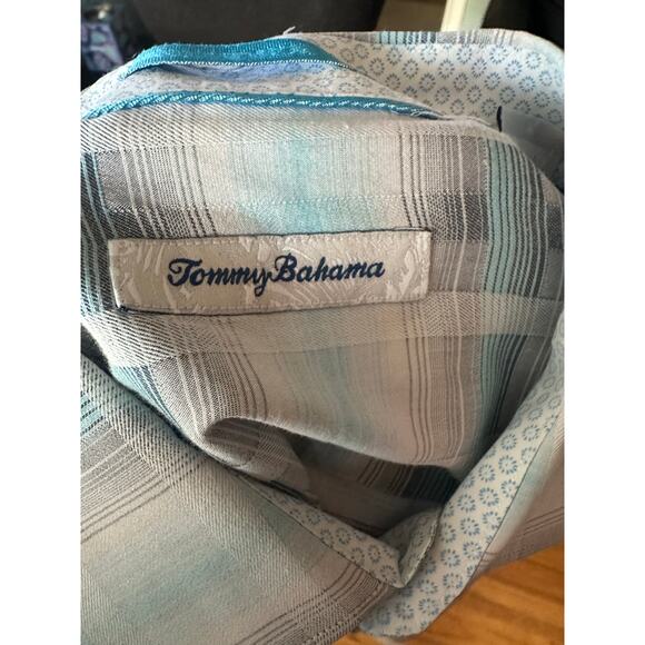 Tommy Bahama Men’s Blue Gray Plaid Lightweight Button Up Shirt - Picture 6 of 9